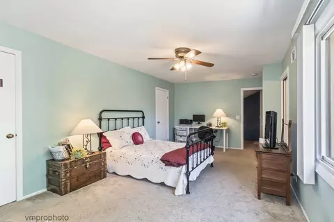 Bedroom - 2634 Smith St, Rolling Meadows, IL 60008 photo 2 of 4