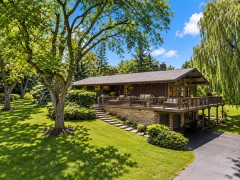 2272 N Circle Dr, Palatine, IL 60067