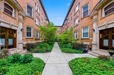 627 W Barry Ave #1C, Chicago, IL 60657