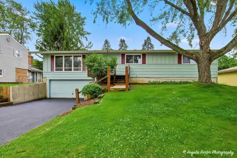 3013 Highland Dr, Cary, IL 60013
