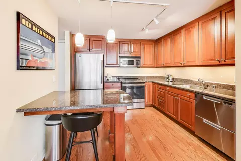 Kitchen - 360 E Randolph St #1007, Chicago, IL 60601 photo 1 of 2
