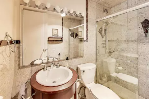 Bath - 360 E Randolph St #1007, Chicago, IL 60601 photo 2 of 2