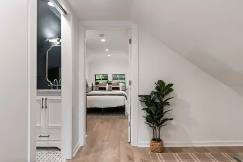 Entry Way - Undisclosed, Chicago, IL 60641 photo 5 of 5