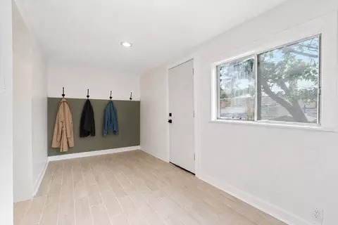 Entry Way - Undisclosed, Chicago, IL 60641 photo 3 of 5