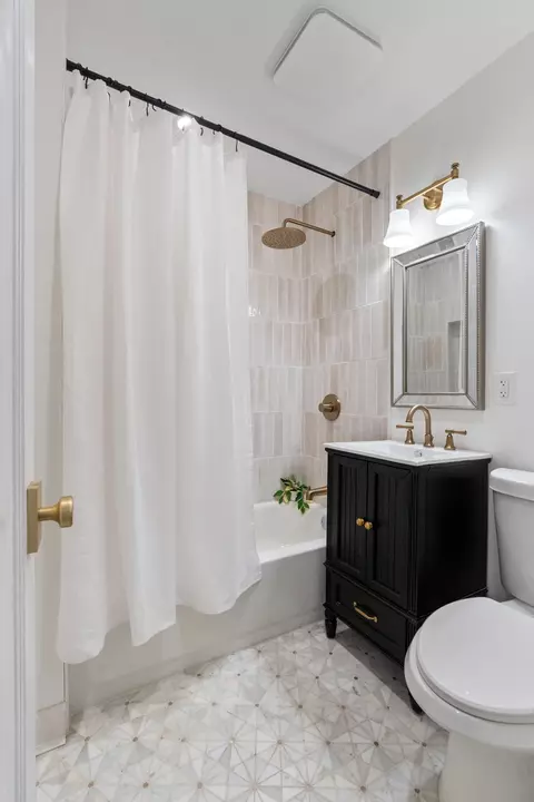 Bath - Undisclosed, Chicago, IL 60641 photo 1 of 3