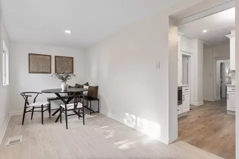 Entry Way - Undisclosed, Chicago, IL 60641 photo 2 of 5