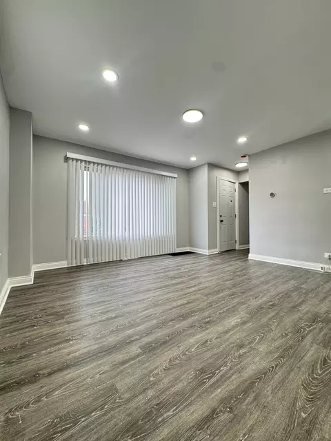 Living - 201 E 140th Pl, Dolton, IL 60419 photo 2 of 3