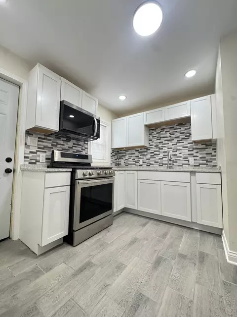 Kitchen - 201 E 140th Pl, Dolton, IL 60419 photo 1 of 5