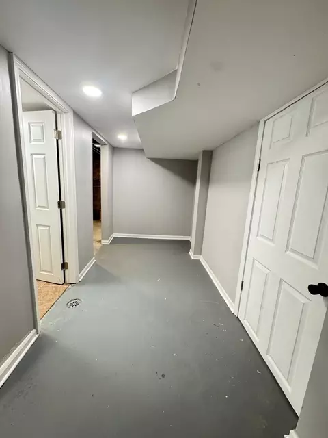 Entry Way - 201 E 140th Pl, Dolton, IL 60419 photo 7 of 9