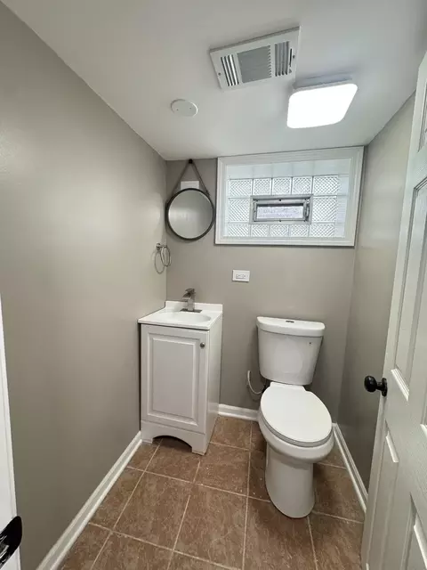 Bath - 201 E 140th Pl, Dolton, IL 60419 photo 2 of 2