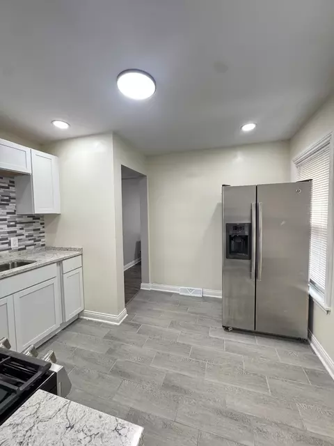 Kitchen - 201 E 140th Pl, Dolton, IL 60419 photo 3 of 5