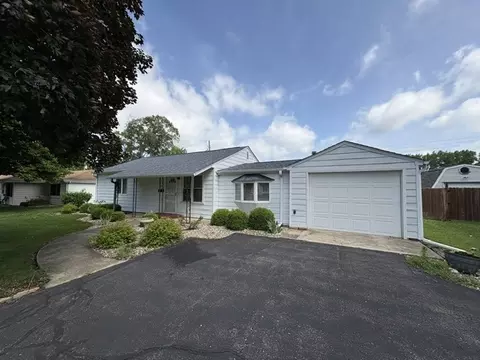 836 E Locust St, Watseka, IL 60970