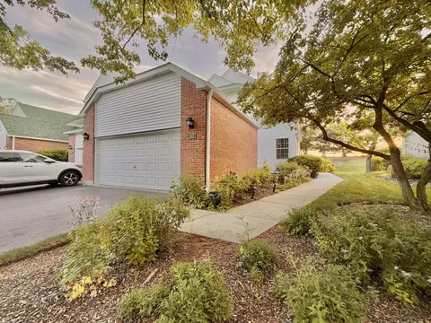 112 Pembroke Cir, Lake Bluff, IL 60044