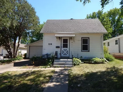 114 Erie St, Maquoketa, IA 52060