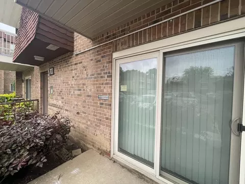 703 W Central Rd #A2, Mount Prospect, IL 60056