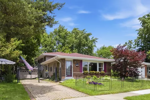 2176 N Westmoreland Dr, Palatine, IL 60074