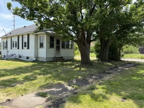 924 21st St, East Moline, IL 61244