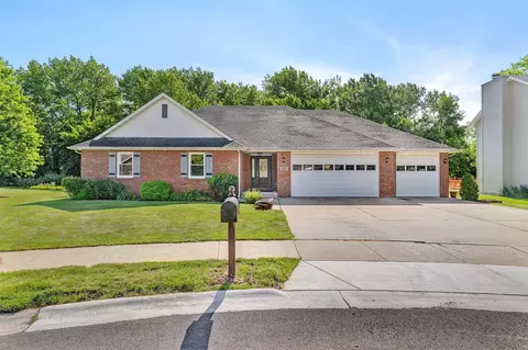 525 Stacey Ct, Braidwood, IL 60408