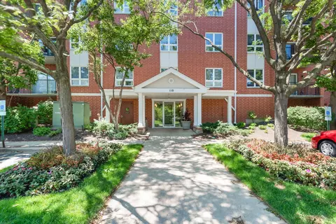 110 N Milwaukee Ave #303, Wheeling, IL 60090