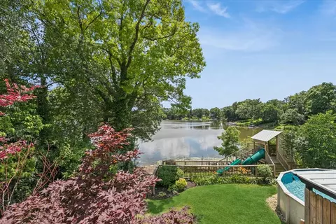 585 Killarney Pass Cir, Mundelein, IL 60060
