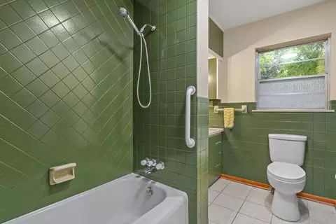 Bath - 3306 15th Street A St, Moline, IL 61265 photo 1 of 4