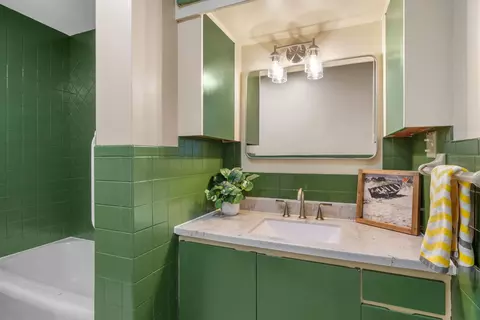Bath - 3306 15th Street A St, Moline, IL 61265 photo 2 of 4