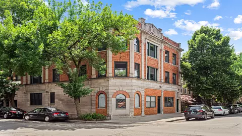 650 N Wood St #3S, Chicago, IL 60622