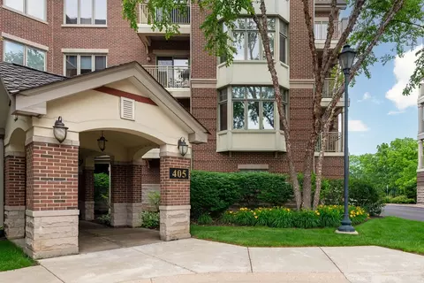 405 Village Green Ct #304, Lincolnshire, IL 60069