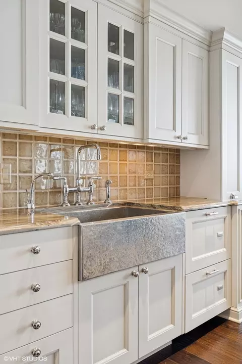 Kitchen - 180 E Pearson St #4801, Chicago, IL 60611 photo 3 of 5