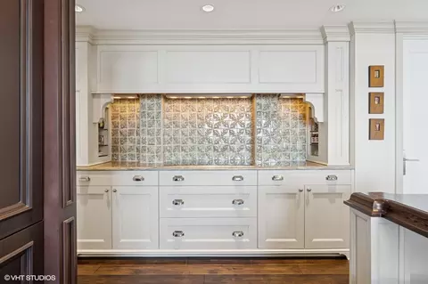 Kitchen - 180 E Pearson St #4801, Chicago, IL 60611 photo 4 of 5