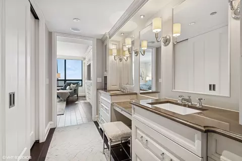 Bath - 180 E Pearson St #4801, Chicago, IL 60611 photo 3 of 7