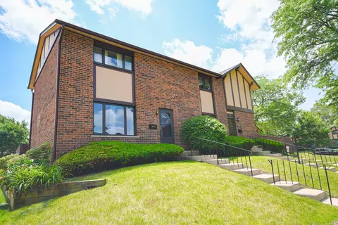 18 W177 Lowell Ln, Villa Park, IL 60181