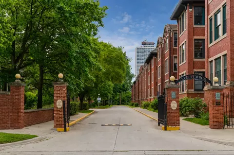 5447 S East View Park St #2, Chicago, IL 60615