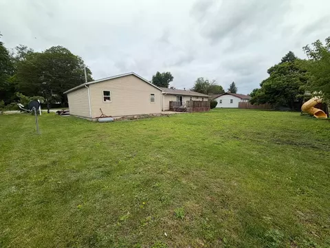Exterior - 111 Orchard St, Catlin, IL 61817 photo 6 of 15