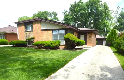 10640 Wakefield St, Westchester, IL 60154