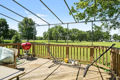 Exterior - 101 Cold Spring Ct, Aurora, IL 60506 photo 2 of 3