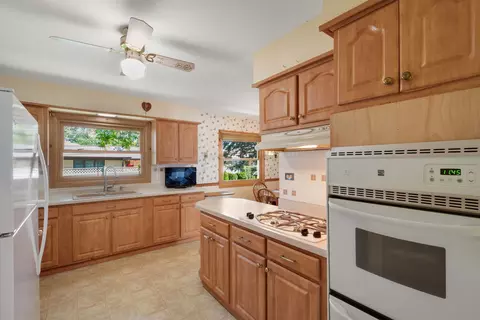 Kitchen - 472 W Walnut Ave, Des Plaines, IL 60016 photo 1 of 3