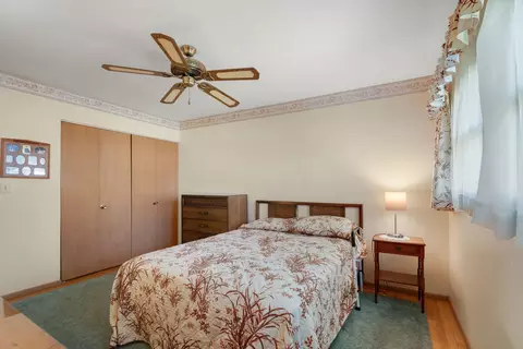 Bedroom - 472 W Walnut Ave, Des Plaines, IL 60016 photo 1 of 3
