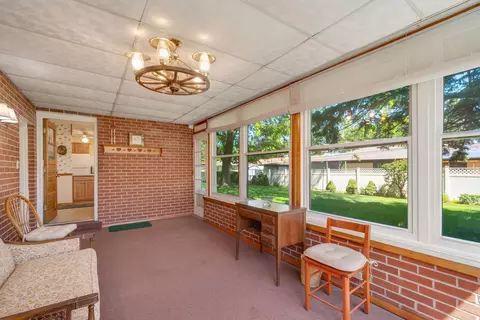 Exterior - 472 W Walnut Ave, Des Plaines, IL 60016 photo 2 of 6