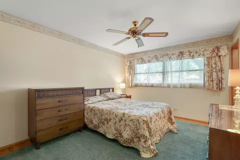Bedroom - 472 W Walnut Ave, Des Plaines, IL 60016 photo 2 of 3