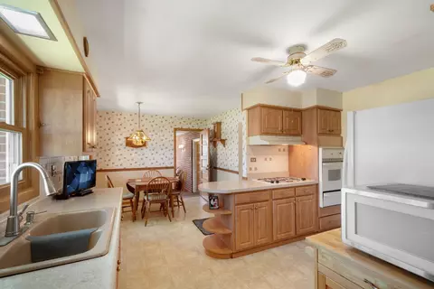 Kitchen - 472 W Walnut Ave, Des Plaines, IL 60016 photo 2 of 3