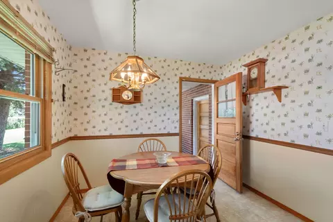 Dining - 472 W Walnut Ave, Des Plaines, IL 60016 photo 2 of 2