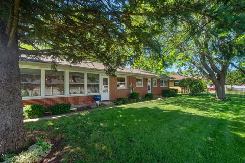 Exterior - 472 W Walnut Ave, Des Plaines, IL 60016 photo 4 of 6