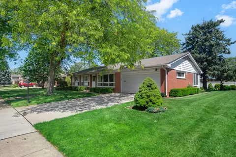 472 W Walnut Ave, Des Plaines, IL 60016