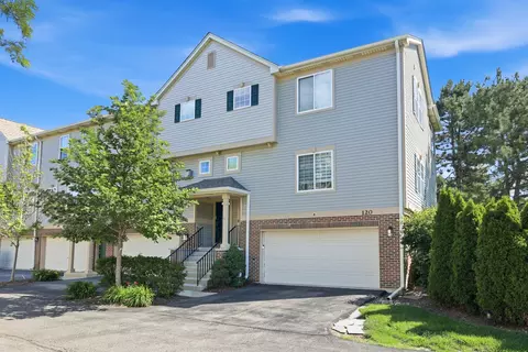 120 Monarch Dr, Streamwood, IL 60107