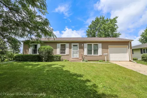 335 S Hadsall St, Genoa, IL 60135