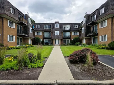 1907 W Golf Rd #1B, Mount Prospect, IL 60056