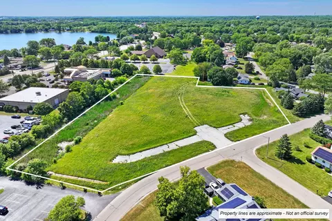106 Old Elm Rd, Lindenhurst, IL 60046