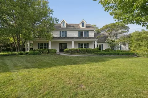 455 Hunter Ln, Lake Forest, IL 60045