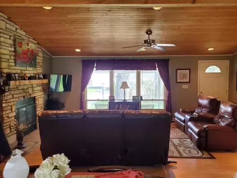 Living - 2127 Salem Ave, Johnsburg, IL 60051 photo 2 of 2